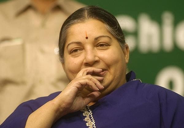 பன்னீர் செல்வம், பழனிசாமி வழியில் தினகரனுமா? - என்ன முடிவெடுக்கப் போகிறார் வி.கே.சசிகலா?