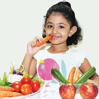 தினமும் கீரை, காய்கறி, பப்பாளி, பழுத்த வாழை, பேரீச்சை போன்ற பழங்கள், ராகி, ஓட்ஸ் போன்ற முழுதானியங்களையும் சேர்க்க வேண்டும்.