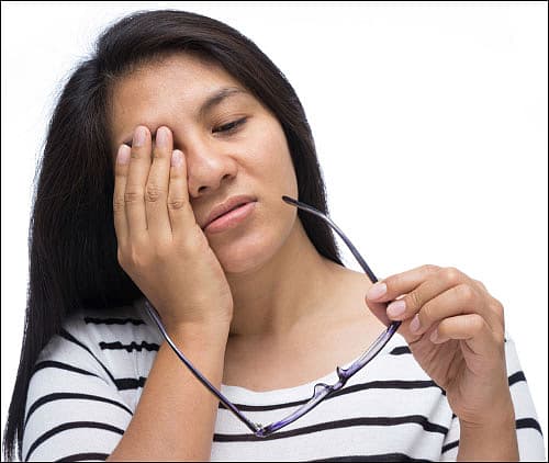 ஏற்கெனவே கண்ணாடி அணிந்தவர் என்றால், கண்புரை பாதிப்பு நாளுக்கு நாள் தீவிரமாவதன் காரணமாக, அடிக்கடி கண்ணாடியை மாற்ற வேண்டியிருக்கும்.