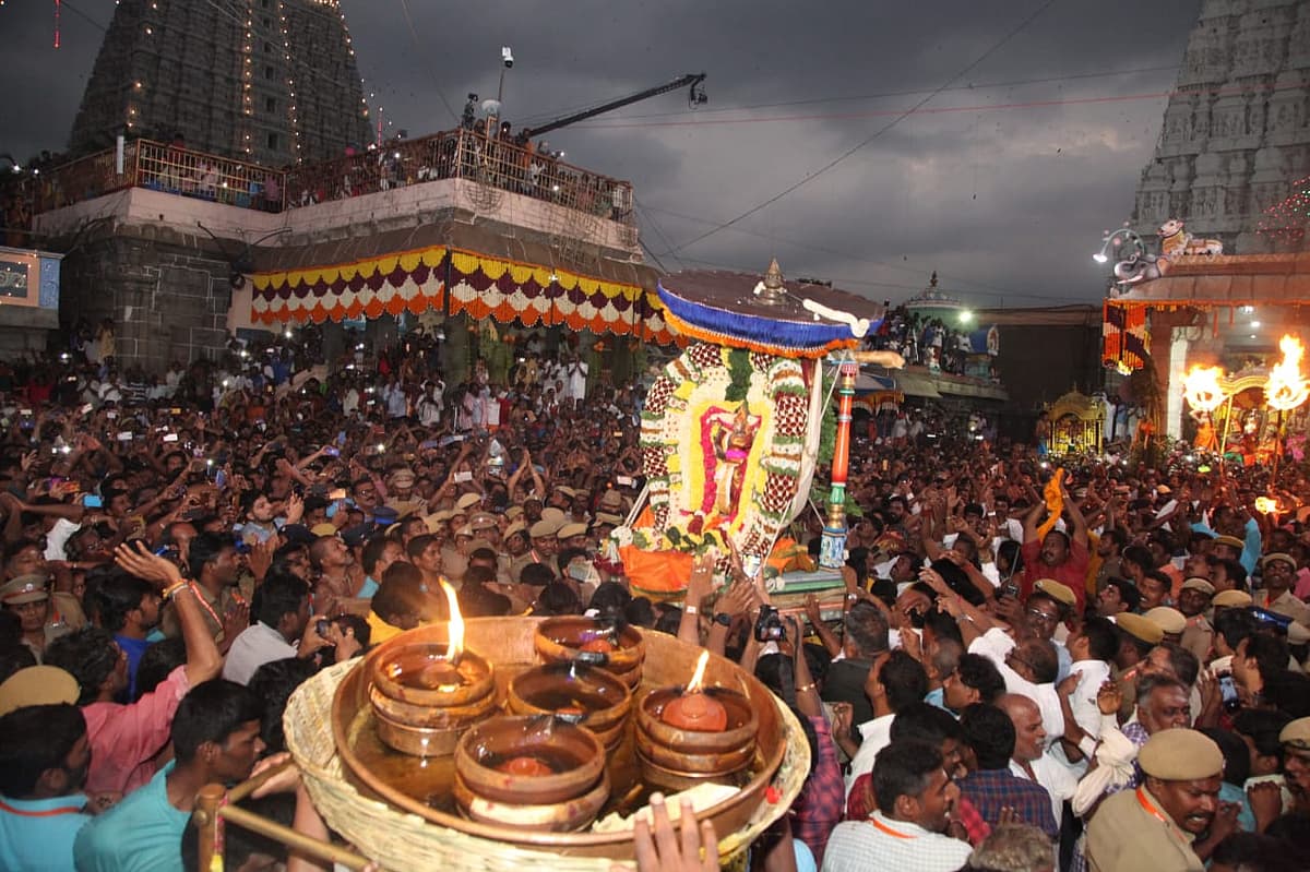 திருவண்ணாமலையில் ராசி தீப வழிபாடு