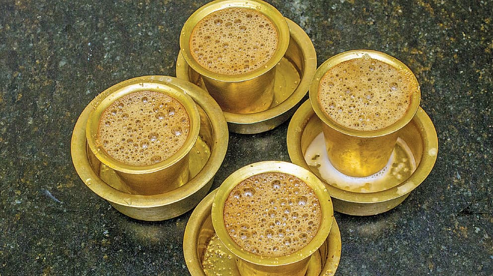 ஃபில்டர் காபி என்ற பெயரில், பால், சர்க்கரை போன்றவற்றை தூக்கலாகச் சேர்த்து அதை இனிப்பான பானமாகக் குடிக்கிறவர்களே அதிகம்.