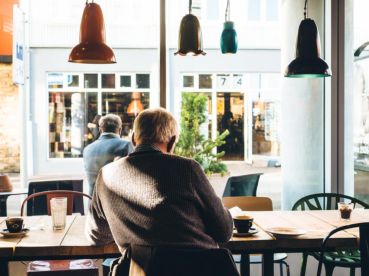 'மானுஸ்கிரிப்ட் ரைட்டிங் கஃபே' (Manuscript Writing Cafe)