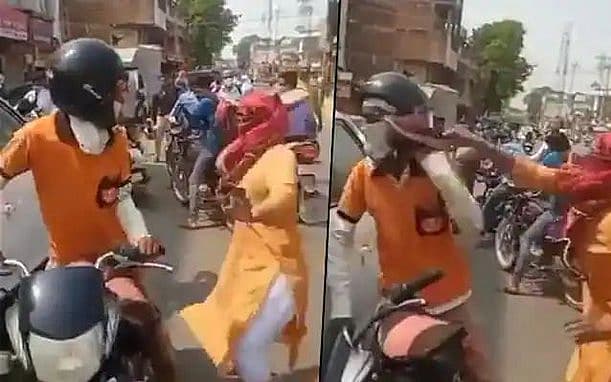 உணவு டெலிவரி ஊழியரை நடுரோட்டில் ஷூவால் அடித்த இளம்பெண்... வைரலான வீடியோ - என்ன நடந்தது?