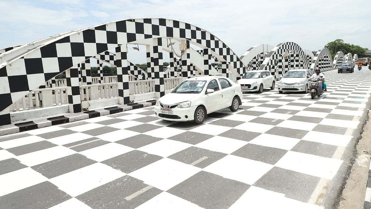 நேப்பியர் பாலம் செஸ் தீம் ஓவியம்