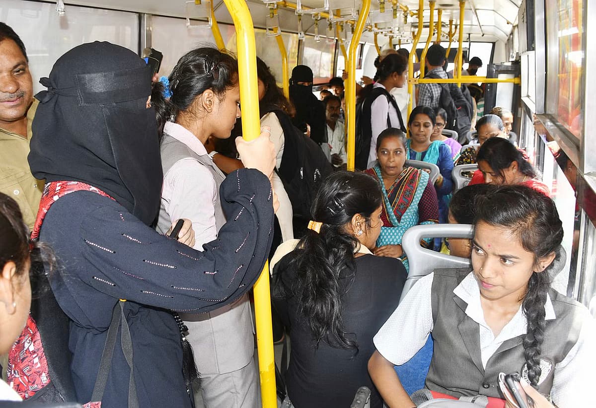 இலவச பேருந்து பயணம்