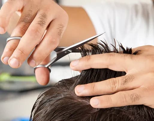 ஆண்களுக்கு இப்படி முடி பிளவுபடுவது, நுனி வெடிப்பது போன்ற பிரச்னைகள் ஏற்படுவதில்லை.