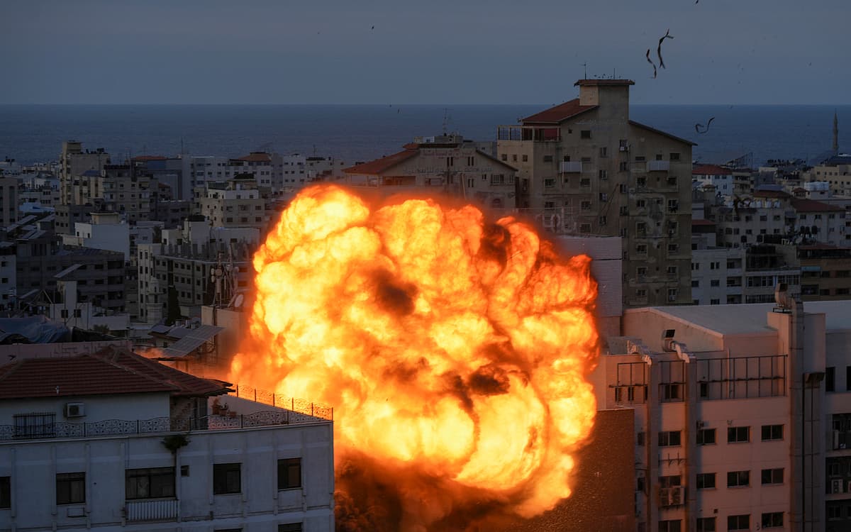 Israel-Hamas Conflict: இஸ்ரேலின் Iron Dome-ஐ தகர்த்தெறிந்த ஹமாஸ்; ஊடுருவல் சாத்தியமானது எப்படி?!