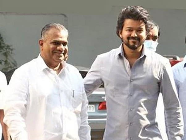 புஸ்ஸி ஆனந்த், விஜய்