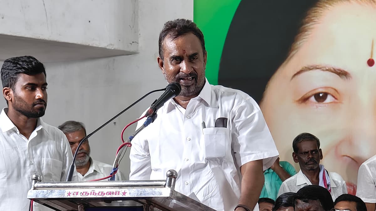 எஸ்.பி.வேலுமணி