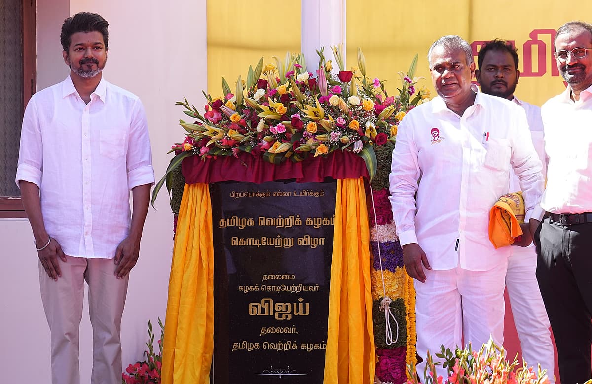 விஜய் - புஸ்ஸி ஆனந்த்