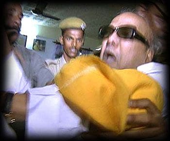 கருணாநிதி கைது