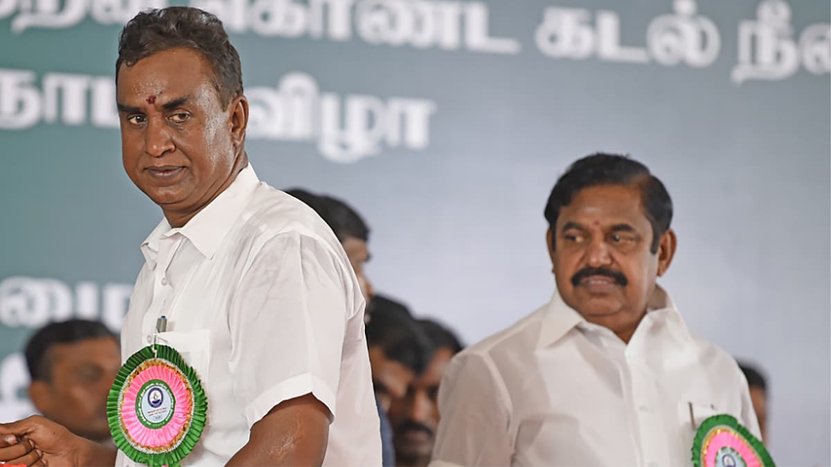 வேலுமணி, எடப்பாடி பழனிசாமி