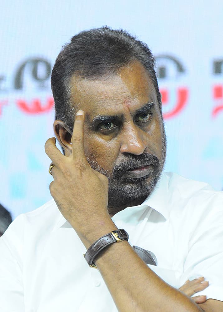 வேலுமணி