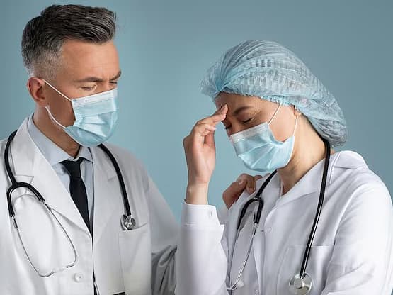 நோயாளிகளாகும் மருத்துவர்கள்