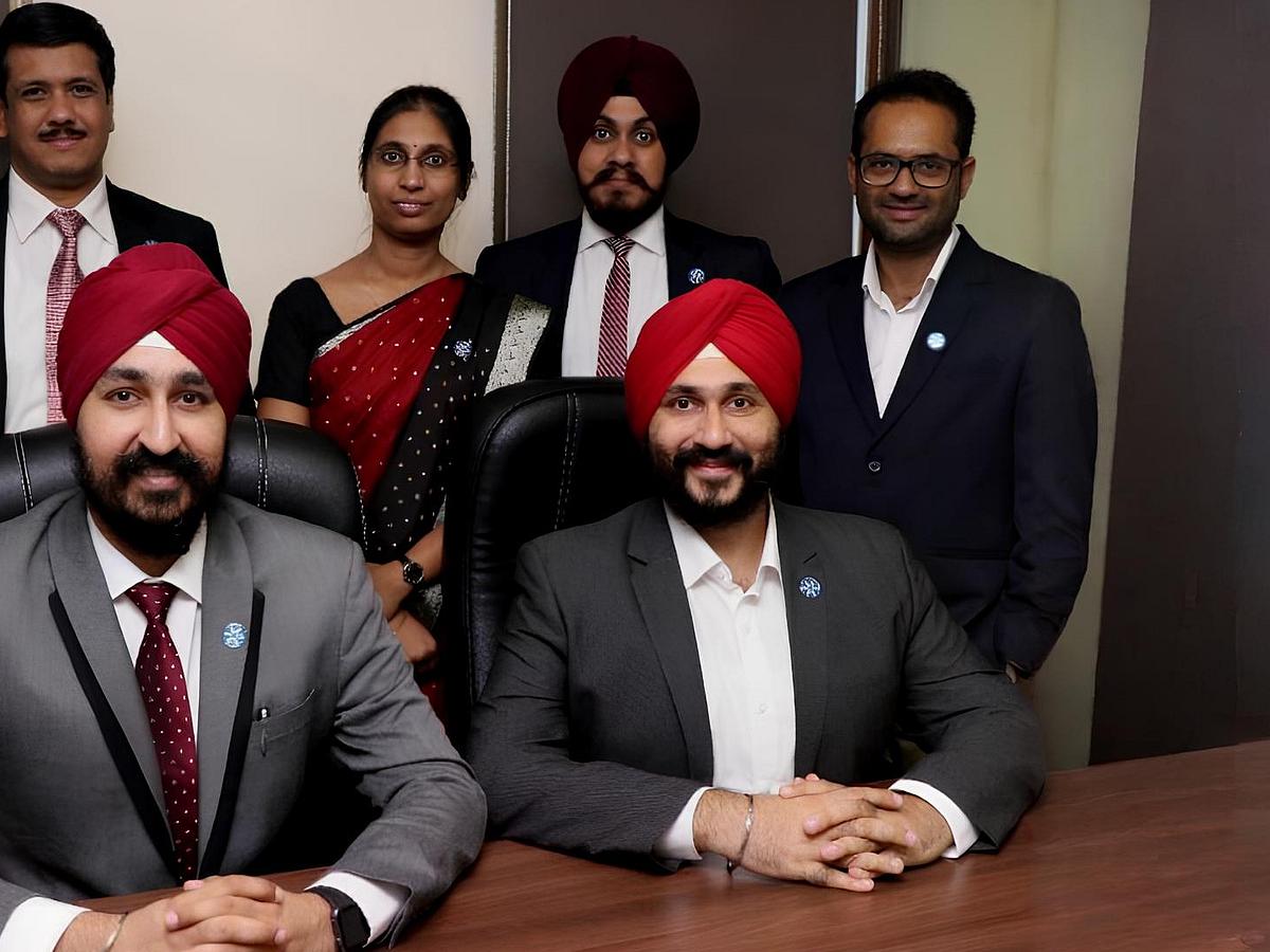 புனீத் சிங் - அன்மோல் சிங்