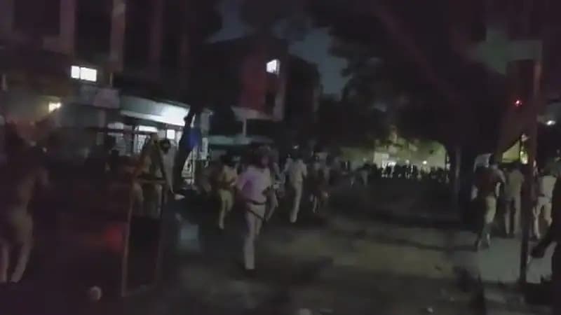 நள்ளிரவில் தர்கா இடிப்பு