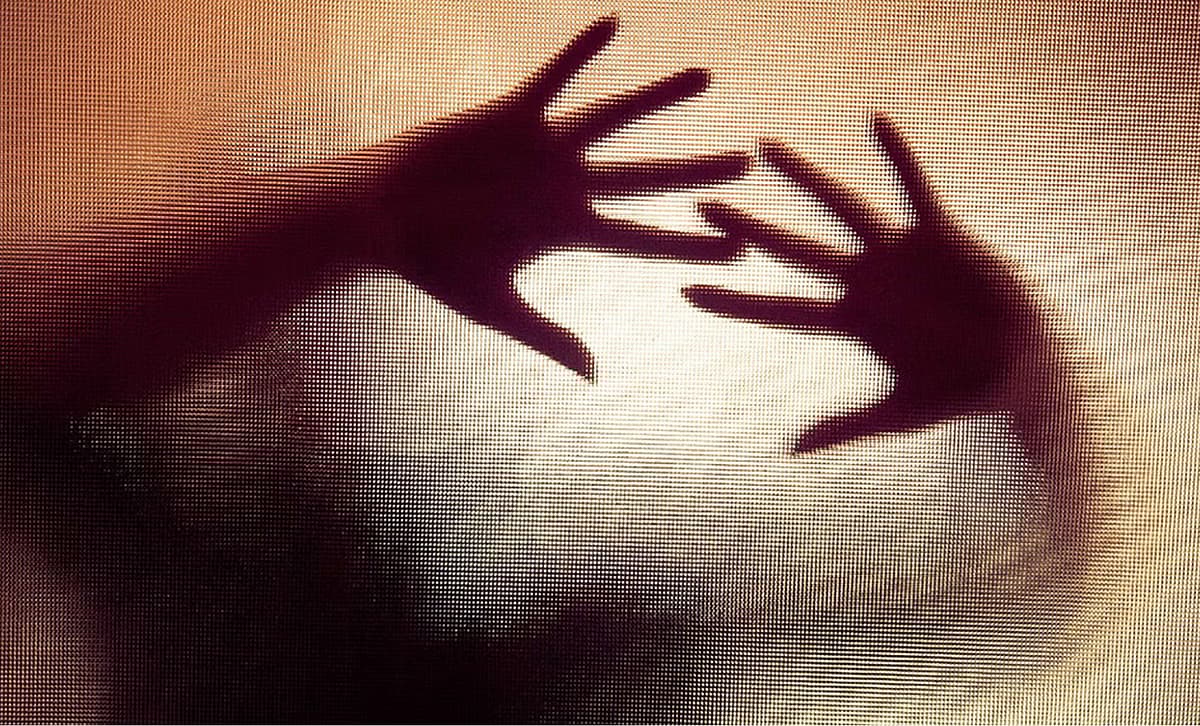 பாலியல் புகார்