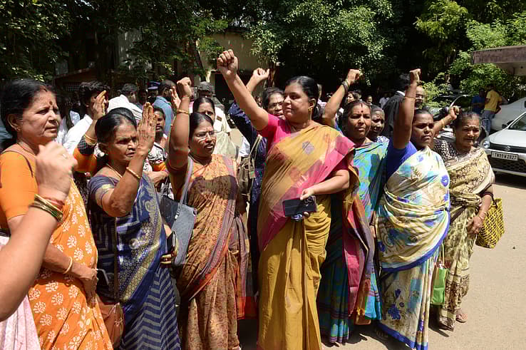 பொள்ளாச்சி பாலியல் வழக்கு: 9 பேருக்கும் சாகும் வரை ஆயுள்; பாதிக்கப்பட்ட பெண்களுக்கு... - முழு விவரம்