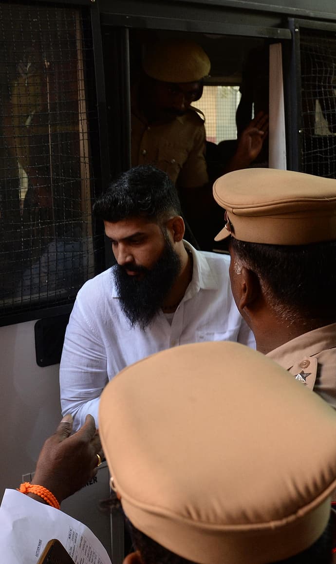 vikatan%2F2025-05-13%2Fosiml11e%2FWhatsA