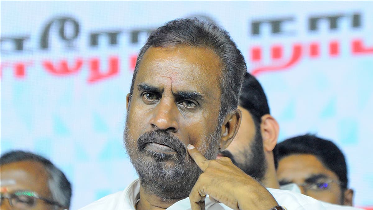 வேலுமணி