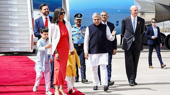 ஜே.டி. வான்ஸ் - உஷா சிலுக்குரி வான்ஸ் இந்தியா வந்தபோது