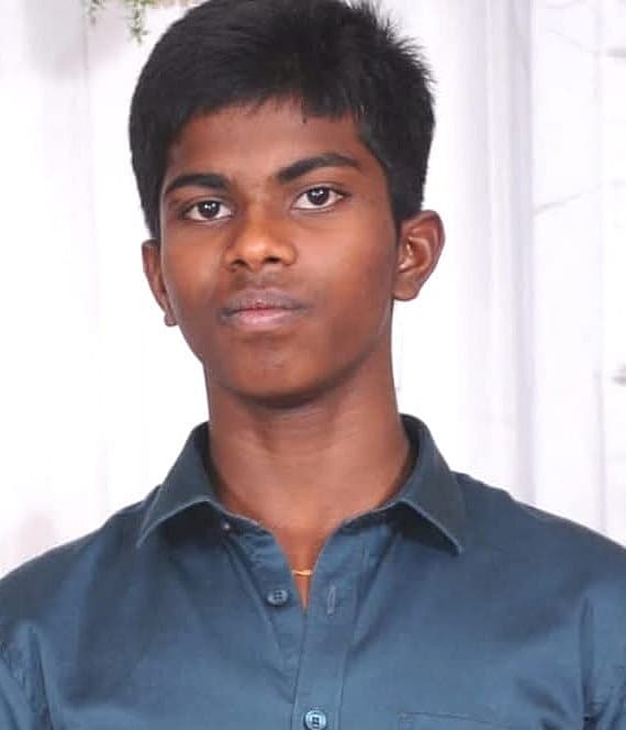 மாணவன் முகிலன்