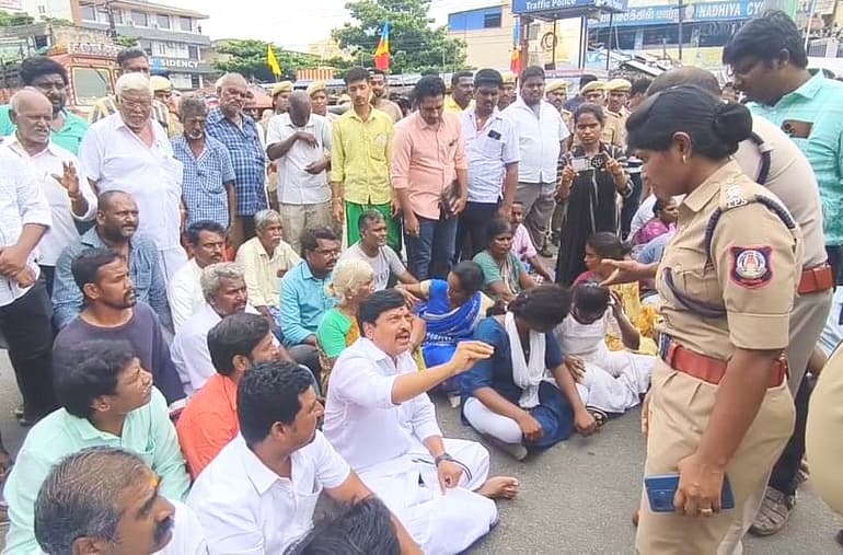 மறியல் போராட்டம்