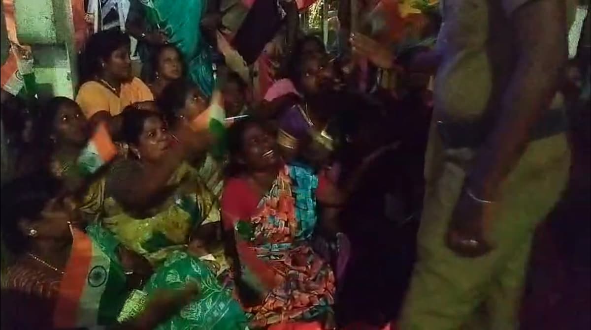 தூய்மைப் பணியாளர்கள்