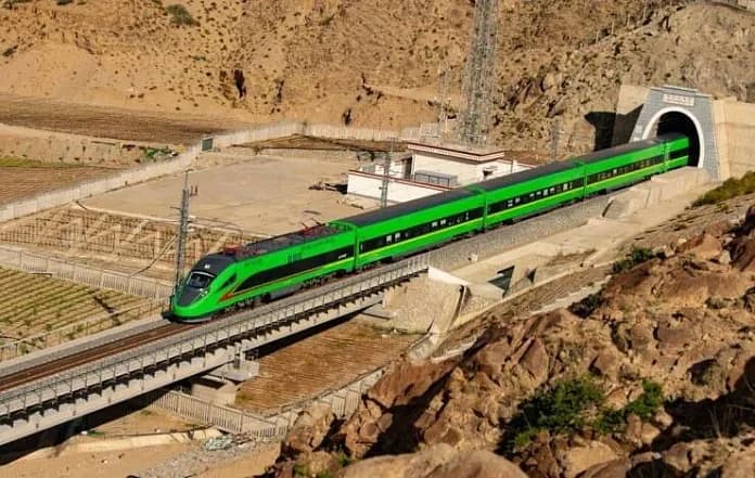 சீன அரசு திட்டமிட்டிருக்கும் பிரமாண்ட ரயில் திட்டம்