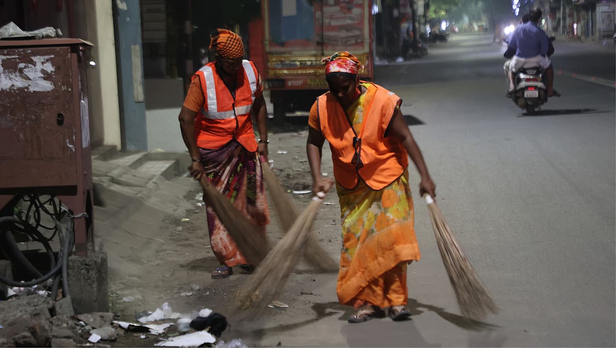 தூய்மைப் பணியாளர்கள்
