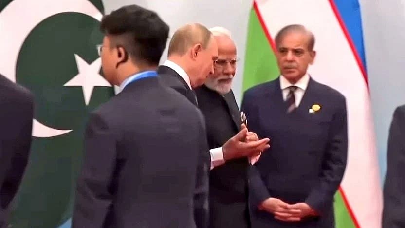 புதின் - ஷெபாஸ் ஷெரீப் - மோடி