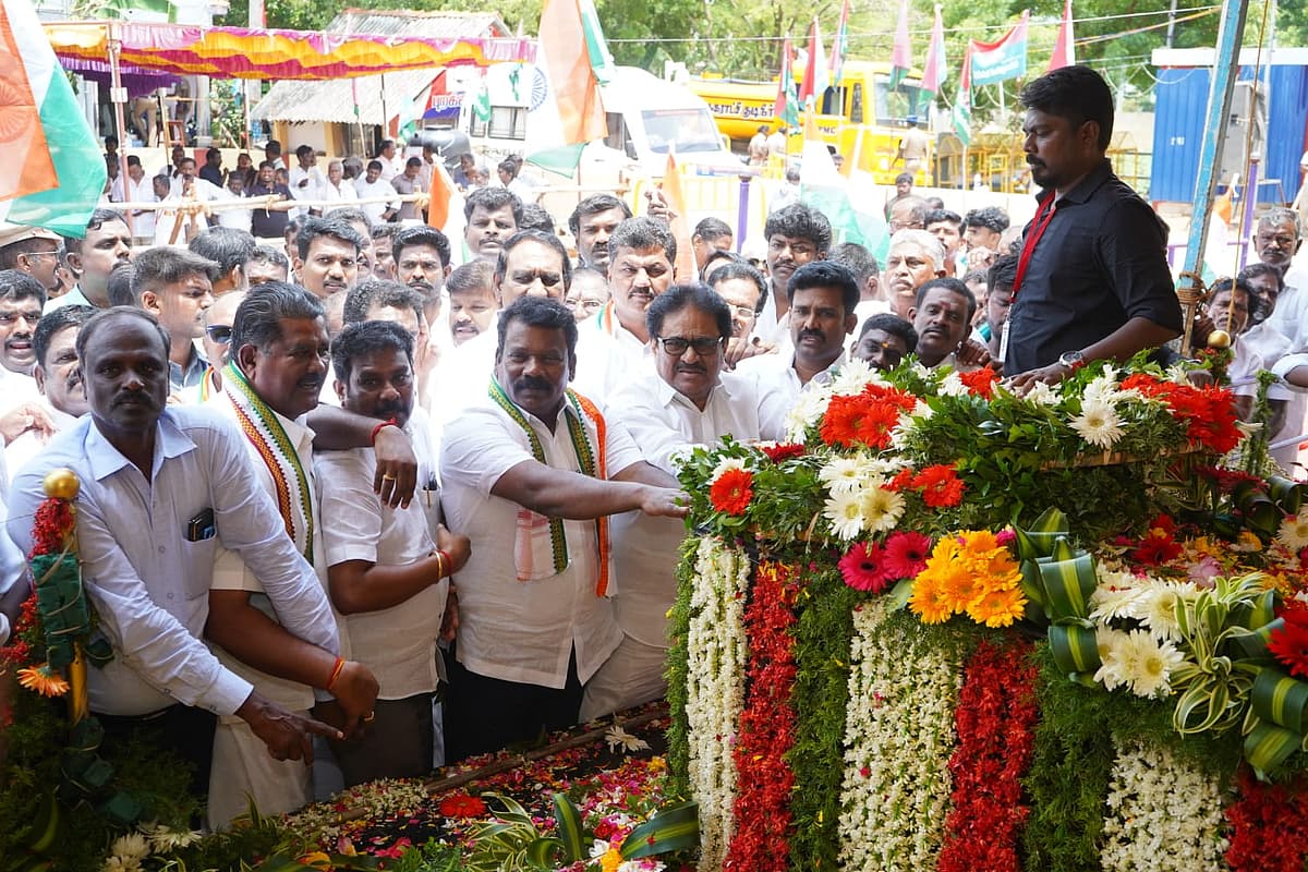 இமானுவேல்சேகரன் நினைவிடத்தில் காங்கிரஸ் அஞ்சலி