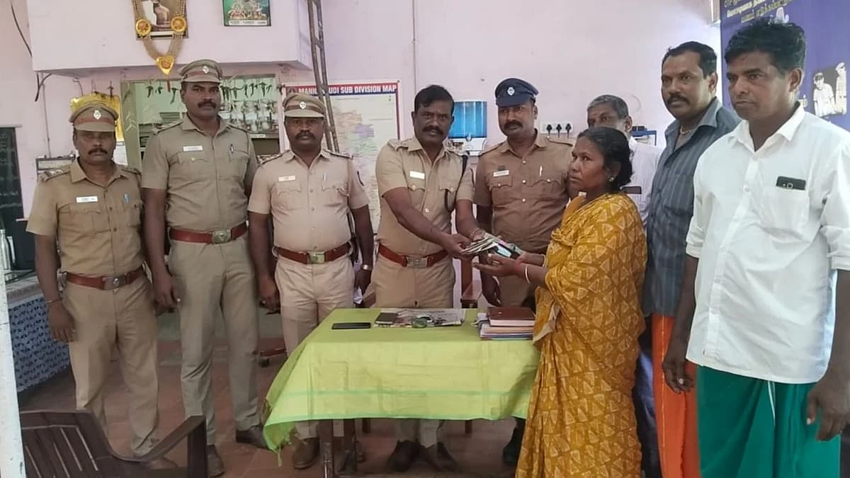 விபத்தில் சிக்கிய நபரின் குடும்பத்திடம் பணம் ஒப்படைப்பு