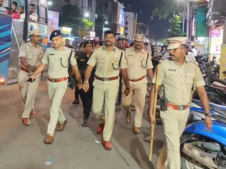 ரோந்துப் பணியில் புதுச்சேரி போலீஸார்