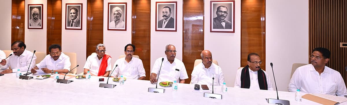 எஸ்.ஐ.ஆர் ஆலோசனைக் கூட்டத்தில் கே.வி.தங்கபாலு பங்கேற்பு