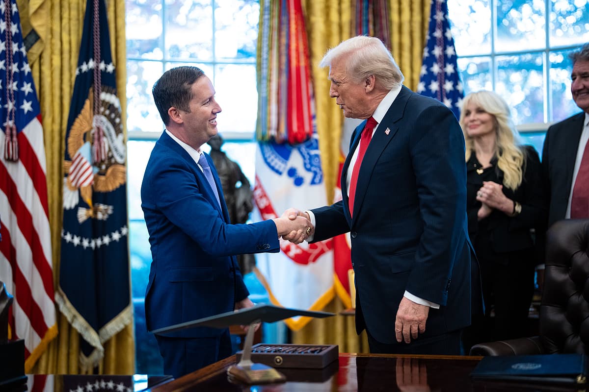 ட்ரம்ப் - செர்ஜியோ கோர்