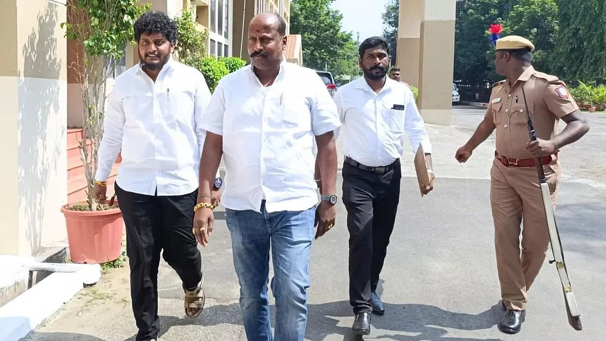 தவெக நிர்வாகிகள் மனு