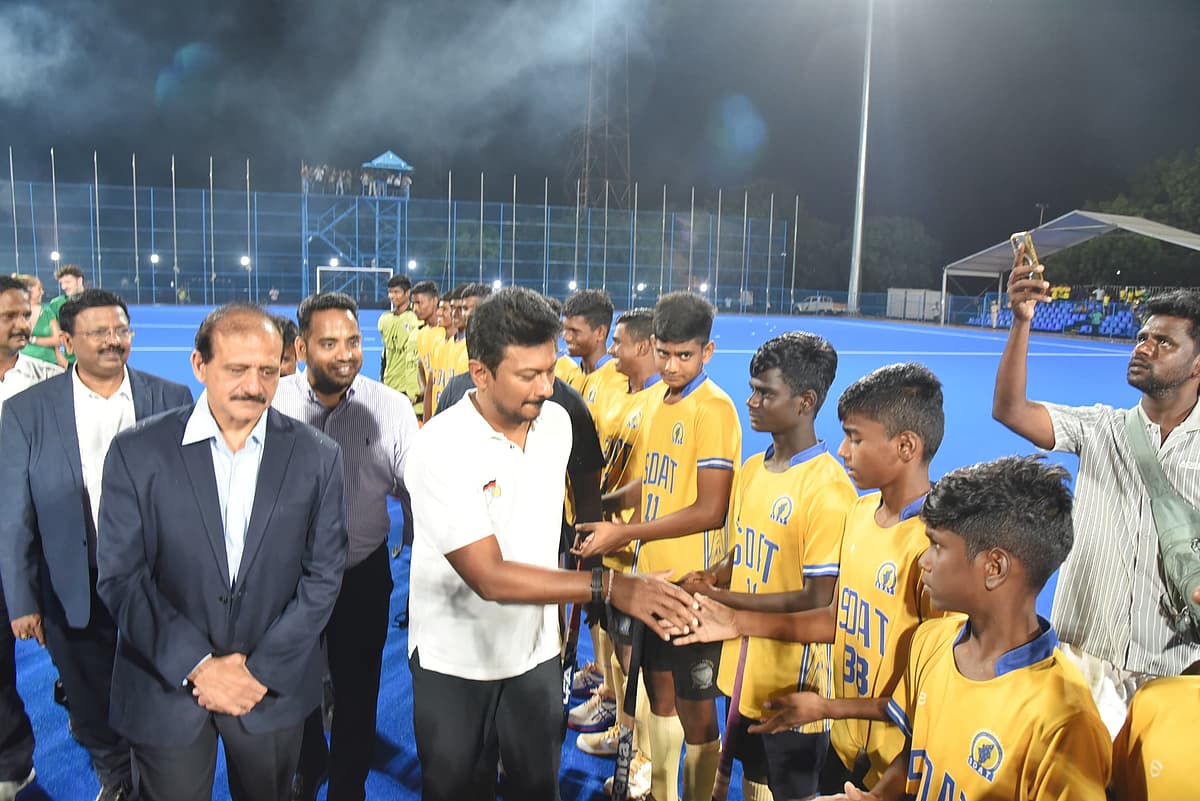 வீரர்களுடன்