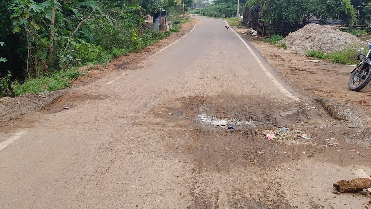 புதிய தார் சாலை, அரசராம்பட்டு கிராமம்.