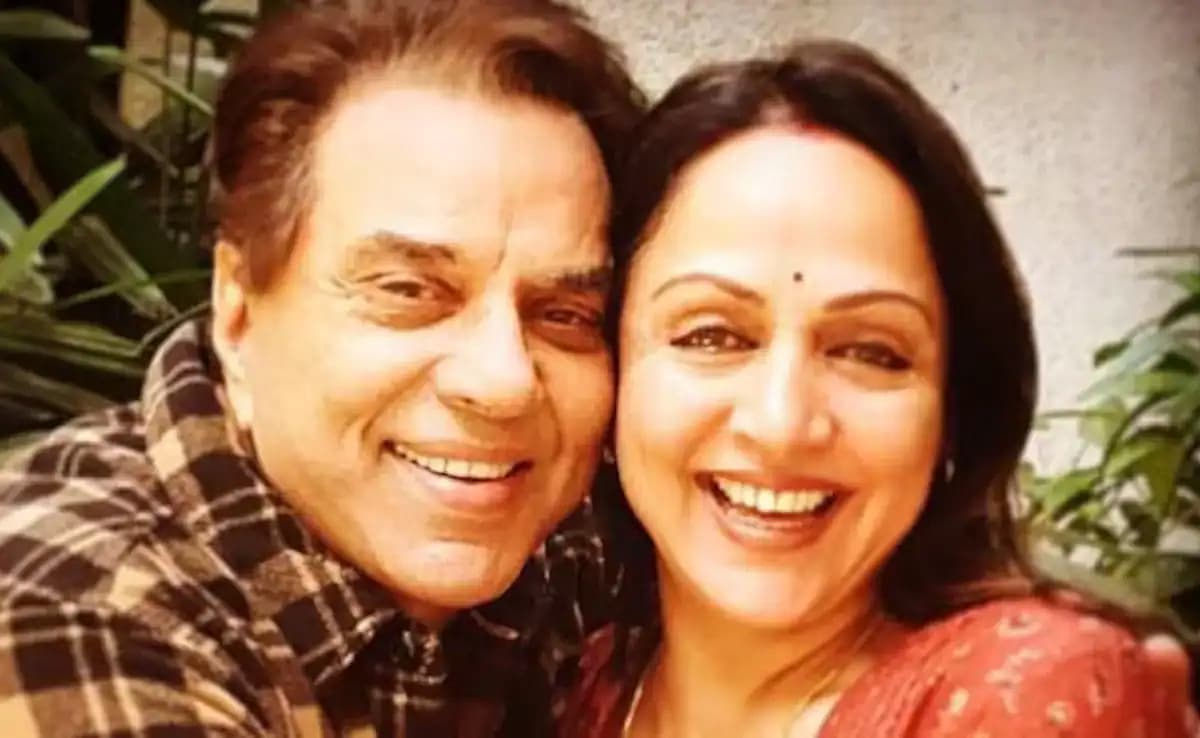 ஹேமாமாலினியுடன்