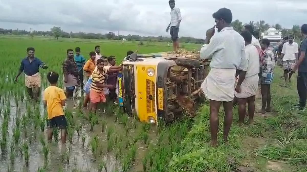 இறுதிச்சடங்கில் கவிழ்ந்த வாகனம்