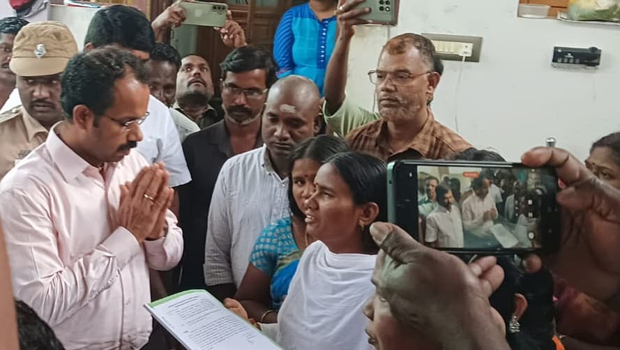 பணி ஆணை வழங்கிய ஆட்சியர்