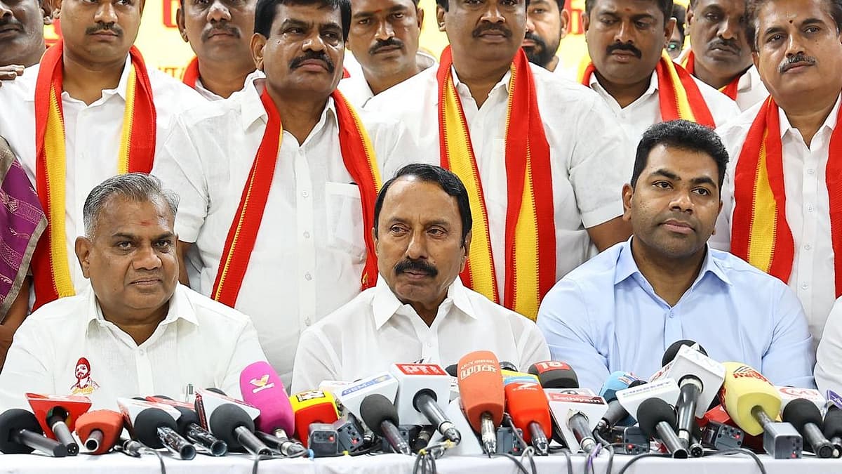 விஜய்யின் தவெக கட்சியில் இணைந்தத செங்கோட்டையன்