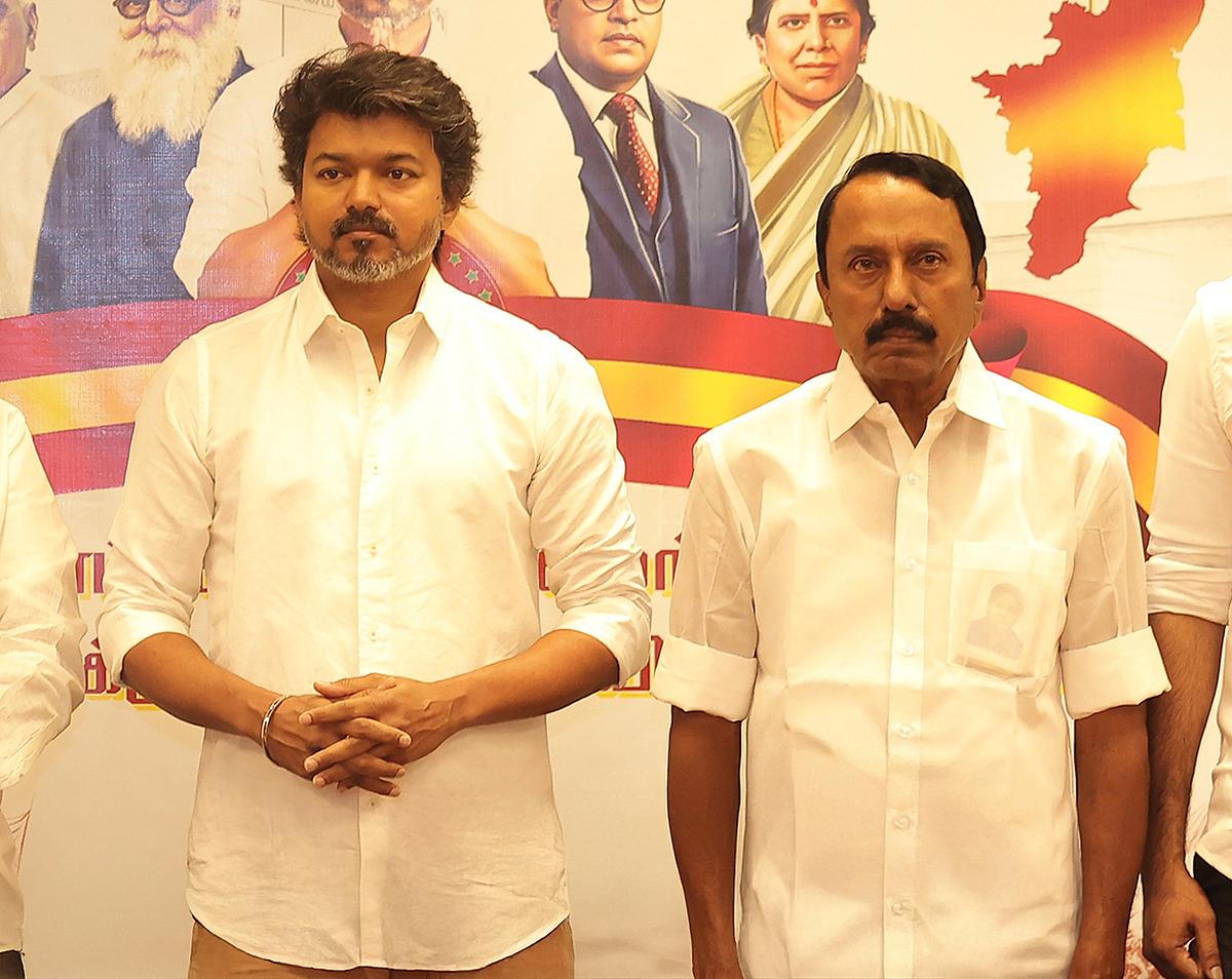 விஜய், செங்கோட்டையன்