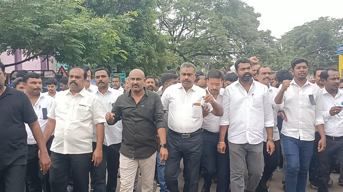 வழக்கறிஞர்கள் பேரணி