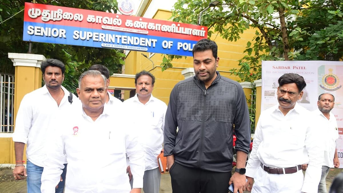 காவல்துறை அதிகாரிகளை சந்திக்க வந்த தவெக ஆனந்த், ஆதவ் அர்ஜுனா