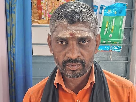 லஞ்சம் வாங்கி கைதான பிரபு ( 46)