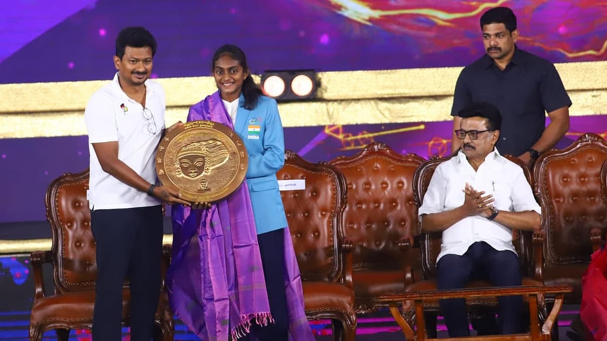 `வெல்லும் தமிழ் பெண்கள்' நிகழ்ச்சி