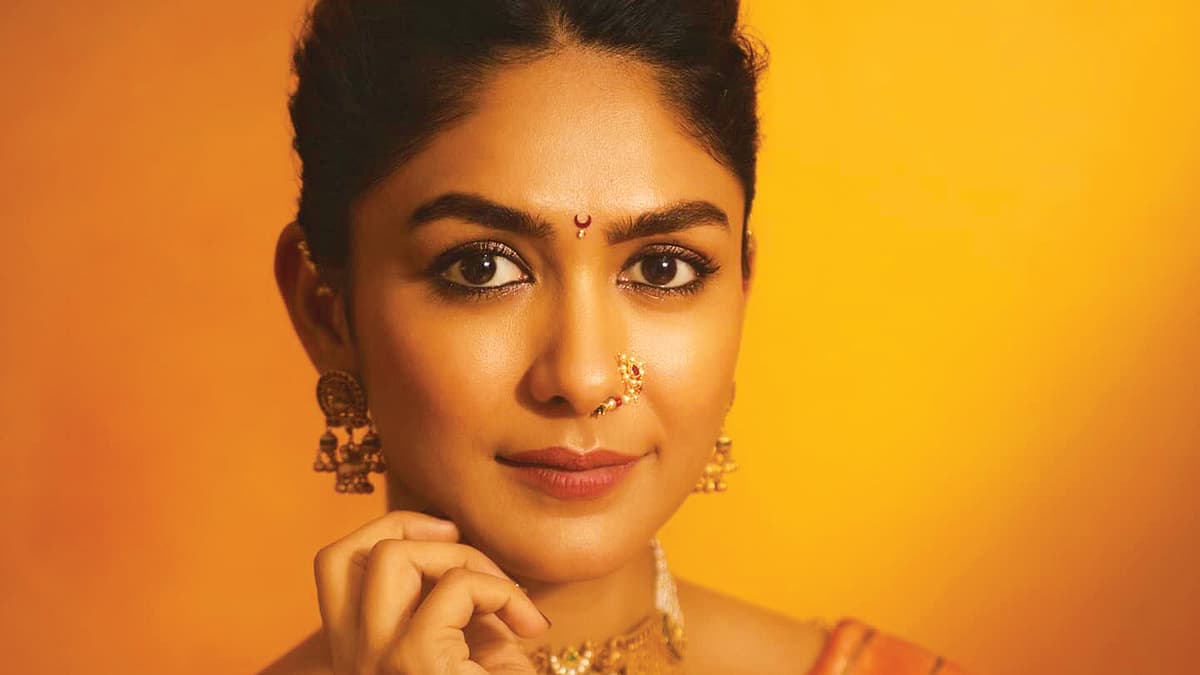 Mrunal Thakur | மிருணாள் தாகூர்