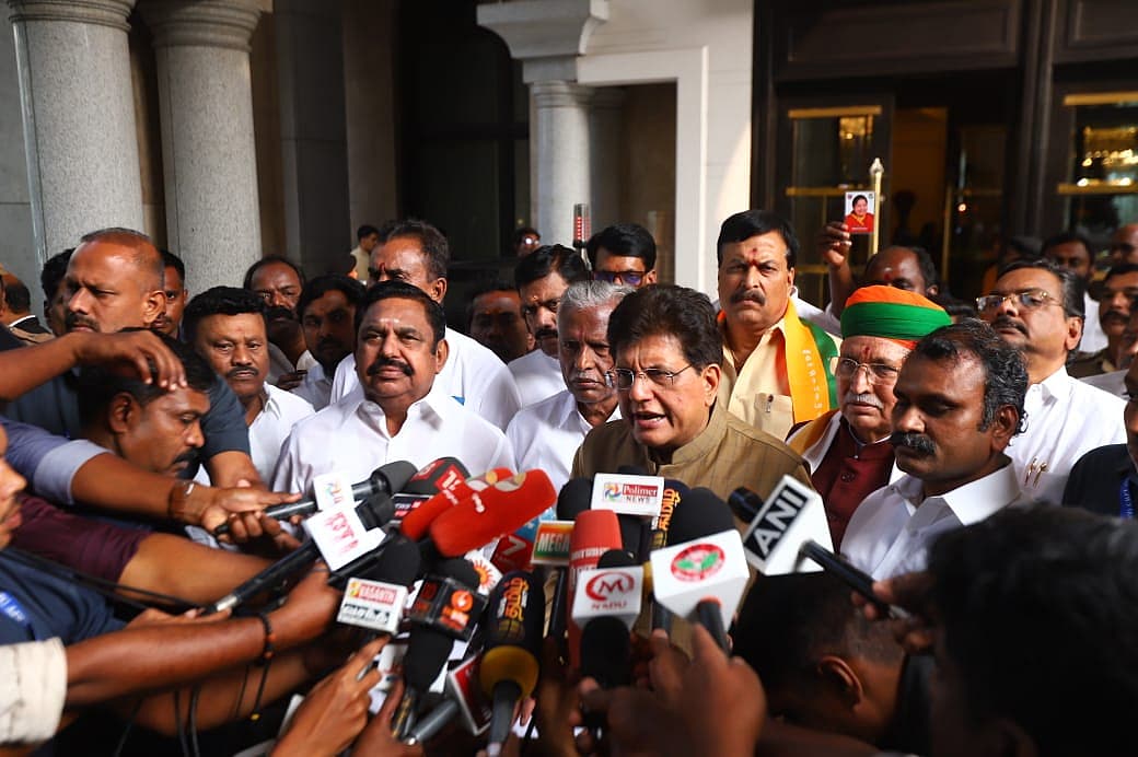 பியூஸ் கோயல் - எடப்பாடி பழனிசாமி